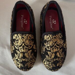 PIERGITAR Black Velvet Metallic Gold Slip On Girl's Loafers